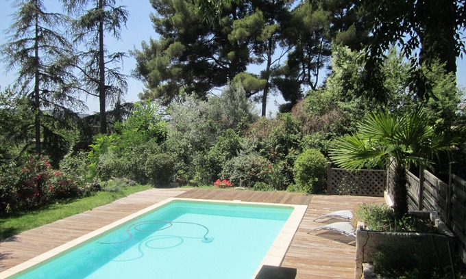 Est House | a house, a garden, a swimming pool, calm: guaranteed rest