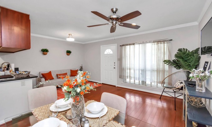 Neartown Apartment | A JassyStay/Med-Center/Spacious 1bd/FREE Parking