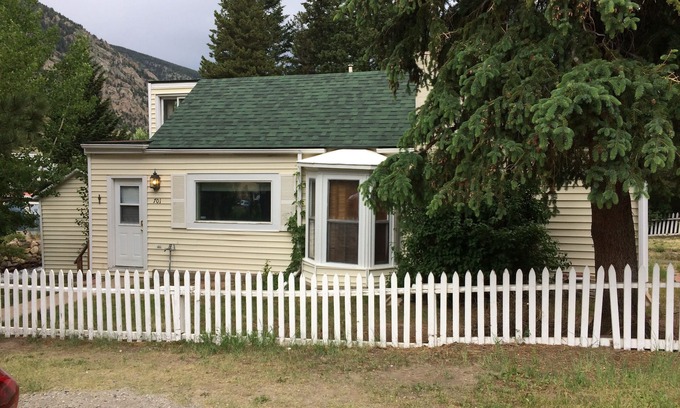Historic District House | A jewel of a cozy cottage on the stream