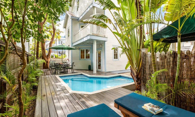 Old Town House | A KEY ESCAPE ~ 3 Bedroom, 2.5 Bathroom Home in Old Town/Private Heated Pool!