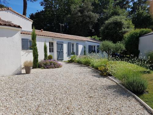 Saint-Augustin Bed & Breakfast | A l'ombre des pins