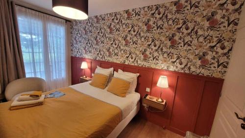 Saint-Magne-de-Castillon Bed & Breakfast | A L'OMBRE DE LA TREILLE -Proche Saint-Emilion