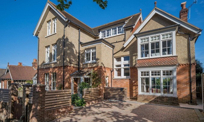 Seaview House | A large detached house with sea view that sleeps 12 guests in 6 bedrooms