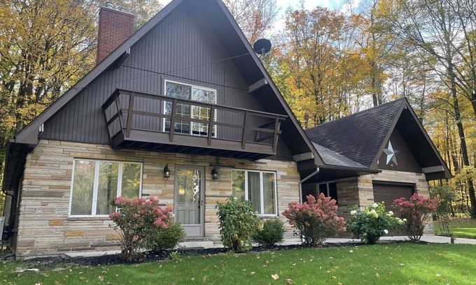 Rockwood House | A Large family home in the Laurel Highlands. Private & Secluded!