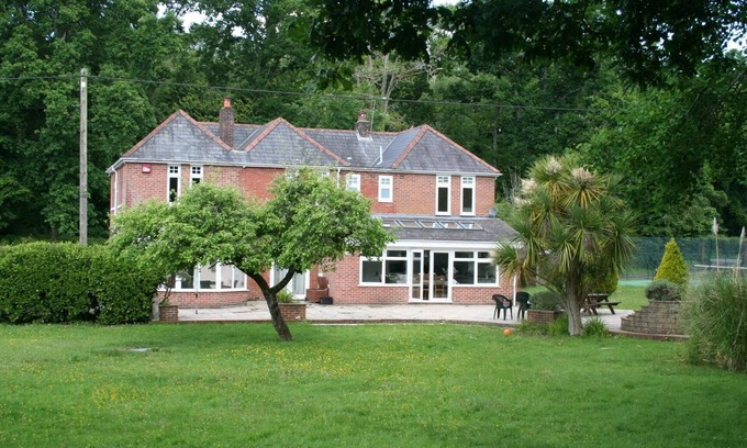 New Forest District House | A large house in grounds, in the New Forest National Park and close to the sea