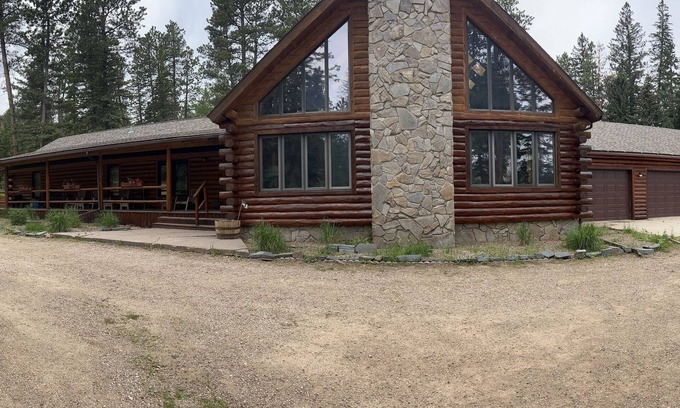 Lead Cabin | A large, newly remodeled 7,000 sq ft cabin, new hot tub, minutes from Deadwood!