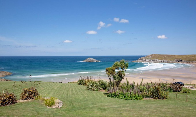 Newquay Apartment | A large three bedroomed apartment in West Pentire, Crantock.
