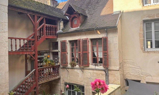 Dole Apartment | A little cocoon in the heart of old Dole