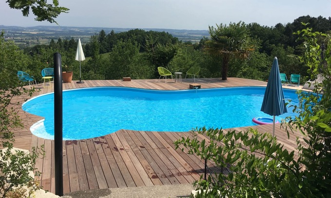 Gaillac Apartment | A little corner of paradise overlooking the pool and the Tarn valley