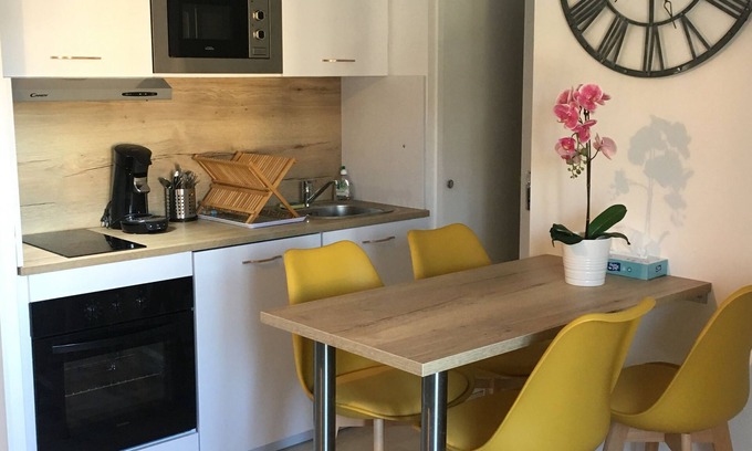 Sainte-Therese-Demi-Lune House | A little corner of paradise in downtown Caen