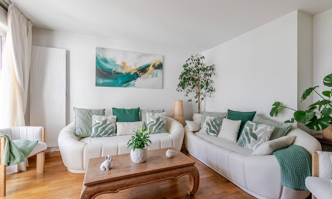 Saint-Lambert Apartment | A little sun in Paris with balconies, 15 minutes from Porte de Versailles