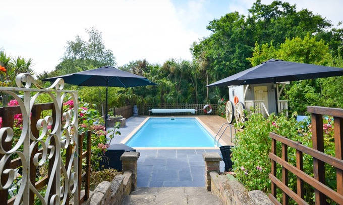 Whippingham Cottage | A lodge that sleeps 2 guests in 1 bedroom