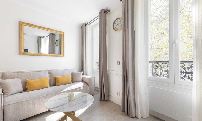 Epinettes Apartment | A Lovely 1-BR with Services in Batignolles