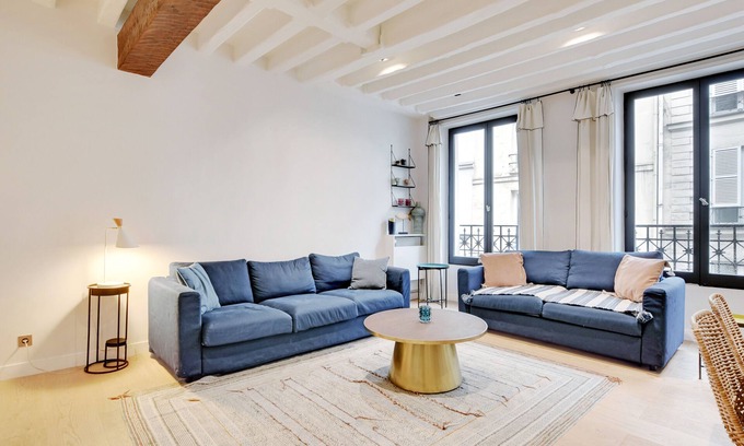 Palais-Royal Apartment | A Luxurious 2-BR1BA in Louvre