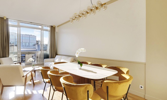 Vivienne Apartment | A Luxurious 3-BR/3BA with A/C in Opéra-Bourse