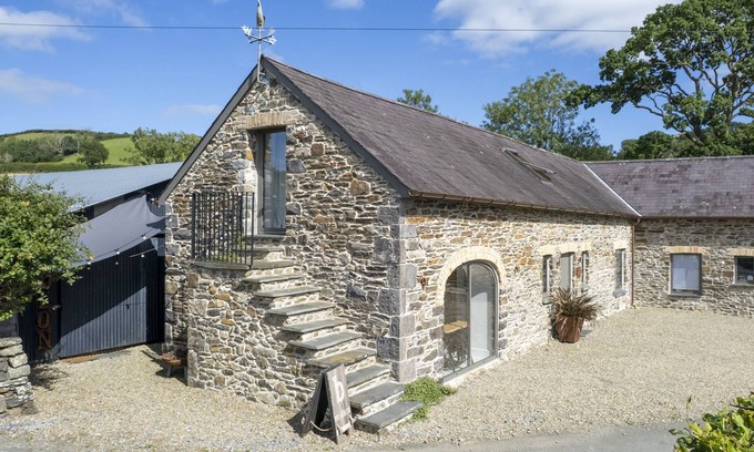 Carmarthen Cottage | A luxurious barn converted to high standard