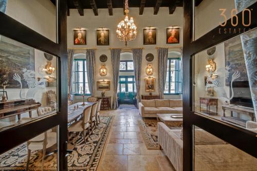 Valletta Villa | A luxurious Palazzo in Valetta with private Pool by 360 Estates