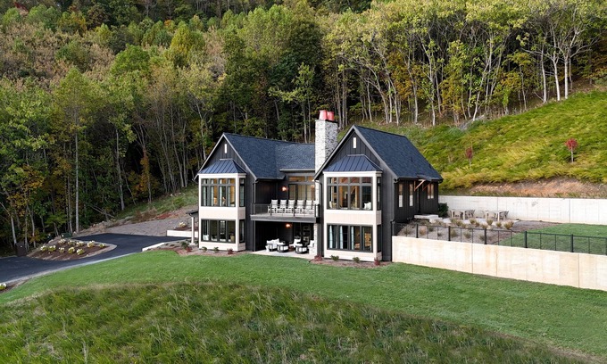 Afton House | A Luxury Retreat for Gathering with Amazing Views
