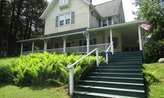Eagles Mere Cabin | A magnificent "Lakemont" traditional cottage in Eagles Mere