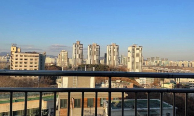 Noryangjin House | A male-only room with one bed, a shared bathroom,kitchen value for money