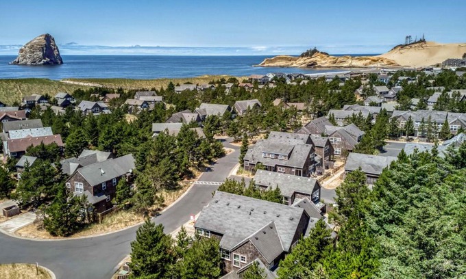 Shorepine Village House | A Mermaids Dream - Meredith Lodging