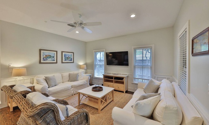 Seacrest House | A minute to community pool & beach access. Bikes & beach gear in shed!