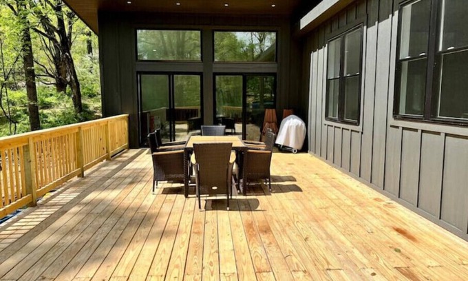 Wardensville House | A Modern Mountain House in a Peaceful Setting