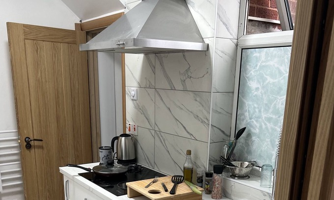 Walsall Apartment | A modern newly refurbished 2 bed apartment near Walsall town centre (WS1).