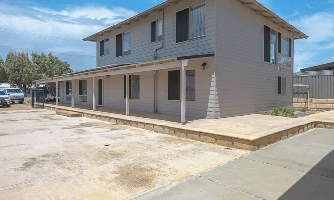 Lancelin House | A modern & stunning 8-bedroom home - perfect for larger or multiple families.
