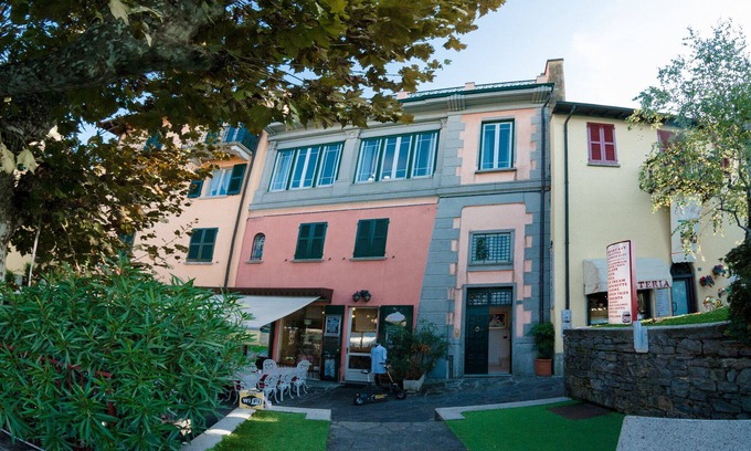 Varenna Villa | A modern townhouse in Varenna situated on the waterfront of Lake Como