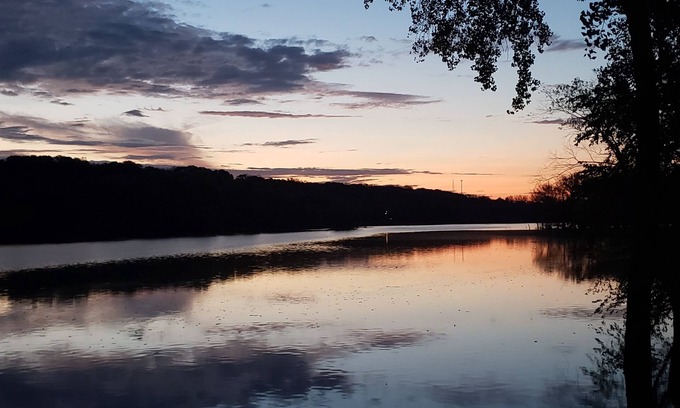 East Dubuque House | A MUST SEE! 2BR Lakefront Home w/Boats & More!