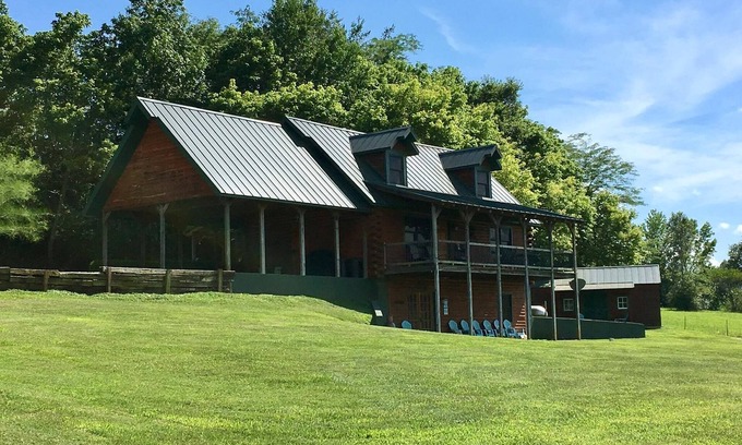 Jasper Cabin | A Nesting Place - Beautiful 3 level cabin
