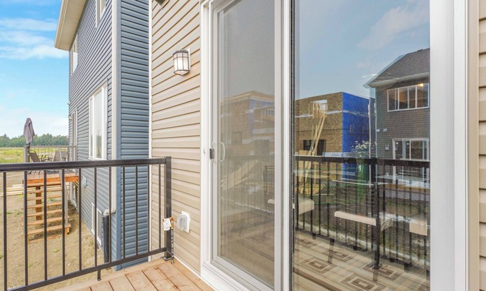 West Edmonton House | A new 3 bedroom house for peace, nature and serene lovers.