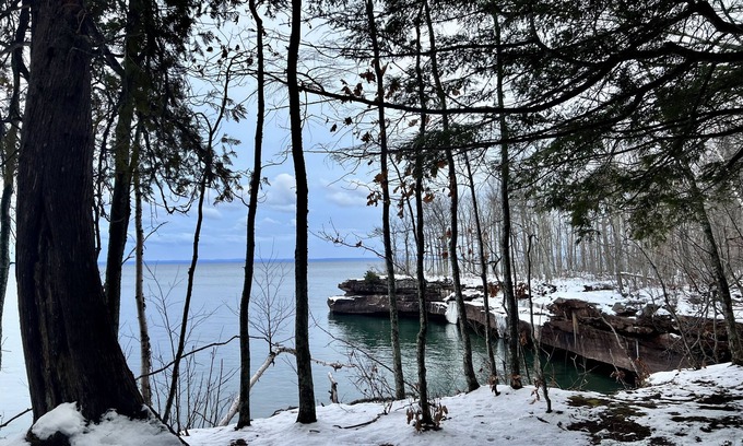 La Pointe House | A new contemporary escape for your next snow day on Madeline!