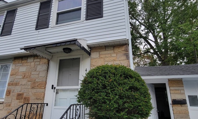 South Euclid House | A nice and cozy house in Cle surbs. Quiet neighborhood. Permit 154.