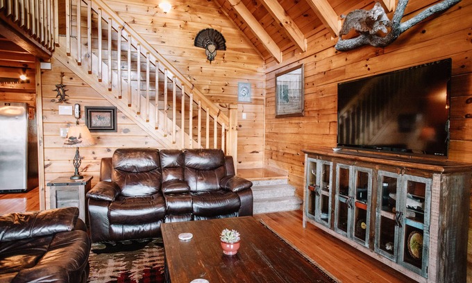 Sevierville House | "A Night in the Wild": Cabin w/Views+Games+Theater+Spa