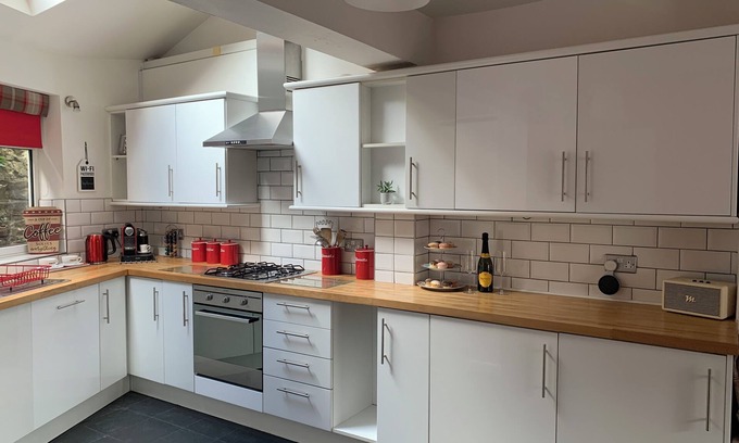 Matlock Bath House | A Peaceful Location, Within A Few Minutes Walk Of The Amenities Of Matlock Bath