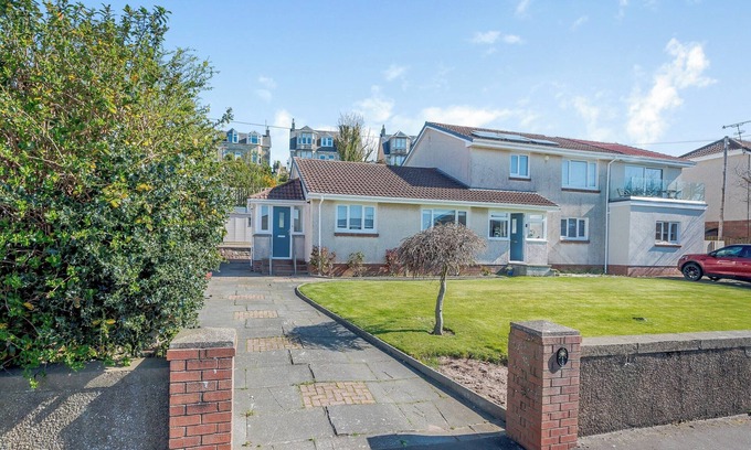 Seamill Cottage | A perfect cottage for couples and friends alike.