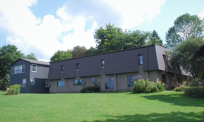 Erie County Cabin | A perfect Family Reunion or group Retreat