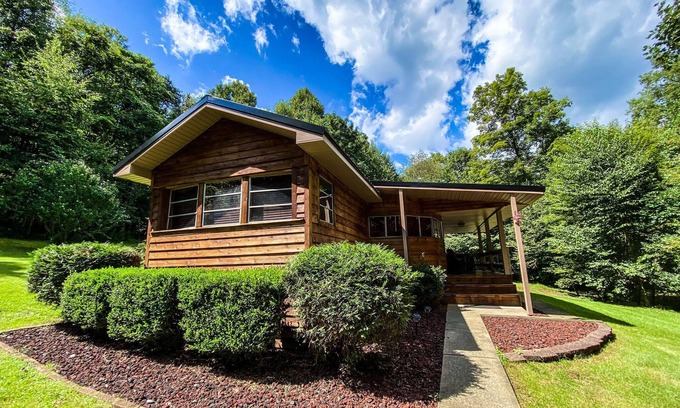 Farmington Cabin | A Perfect Hideaway | 2BR 1BA Hot Tub, Fireplace