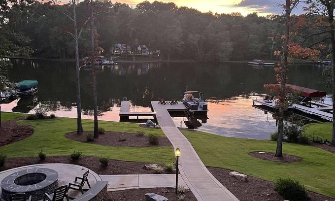 Lake Oconee House | A Perfect Sunset Cottage on Lake Oconee!