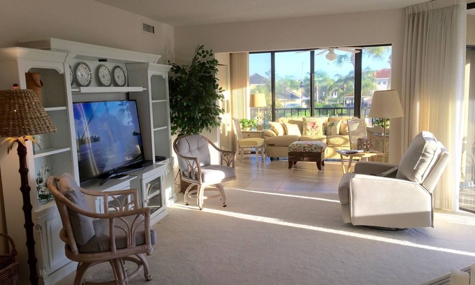 South Beach Condo | A Perfect vacation spot at THE MOORINGS GOLF AND YACHT CLUB