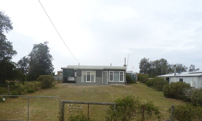 Paradise Beach House | “A PET FRIENDLY HOLIDAY HOME IN PARADISE”