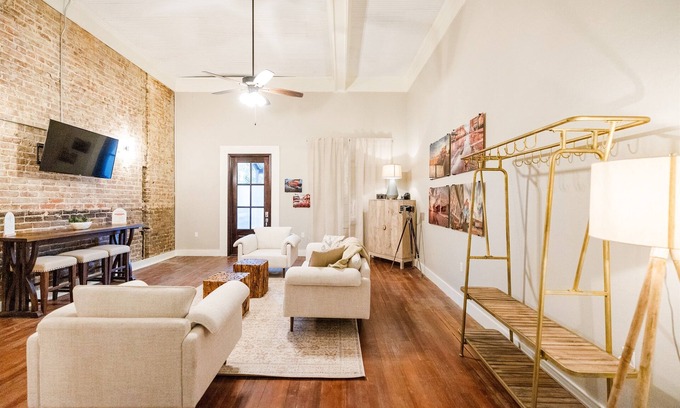 Laurel Apartment | A Picture-Perfect Stay in Downtown Laurel