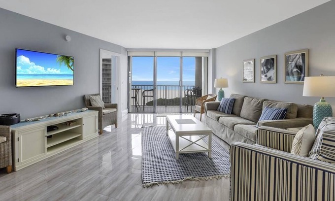 Marco Island Condo | A pineapple a day keeps the worries away. Peaceful beach condo