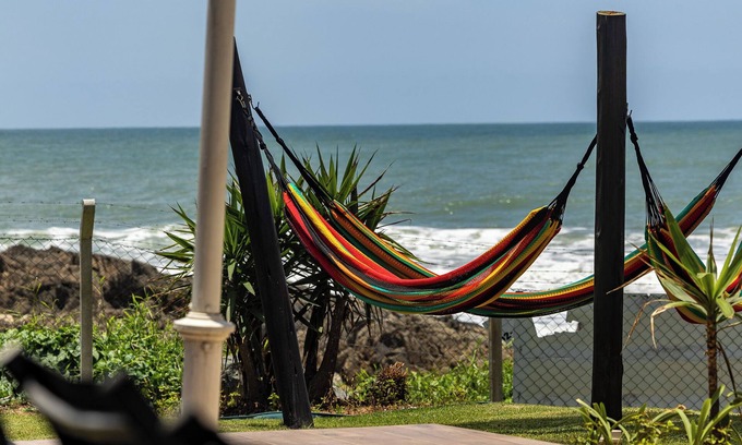 Praia da Armacao do Itapocoroi Apartment | A pousada rustica de frente ao mar, exclusividade, descanso e lazer.