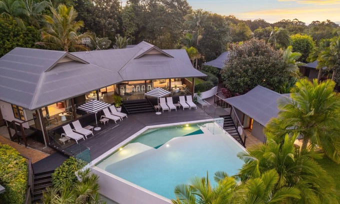 Ewingsdale Villa | A Private Studio Retreat with Hinterland Views