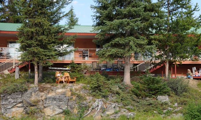 Idabel Lake House | A Quaint Lakeside Vacation Home In A Wilderness Setting