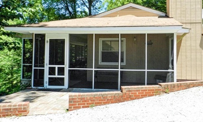 Moneta House | A Quiet Cove