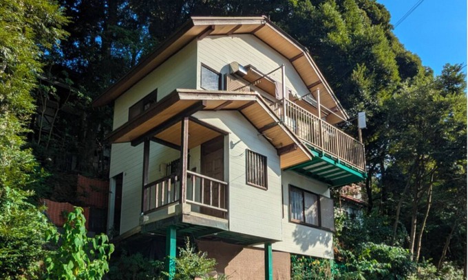 Ine House | A quiet house in the mountains. It is an 8-minute drive from the boathouse at Ine and a 25-minute drive from Amanohashidate. There is also a swimming beach nearby.